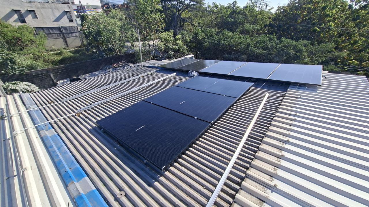 Solar Panel Balikpapan office building installation