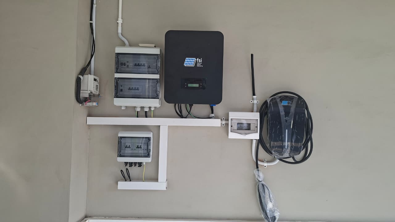 Solar Panel Tangerang warehouse rooftop installation